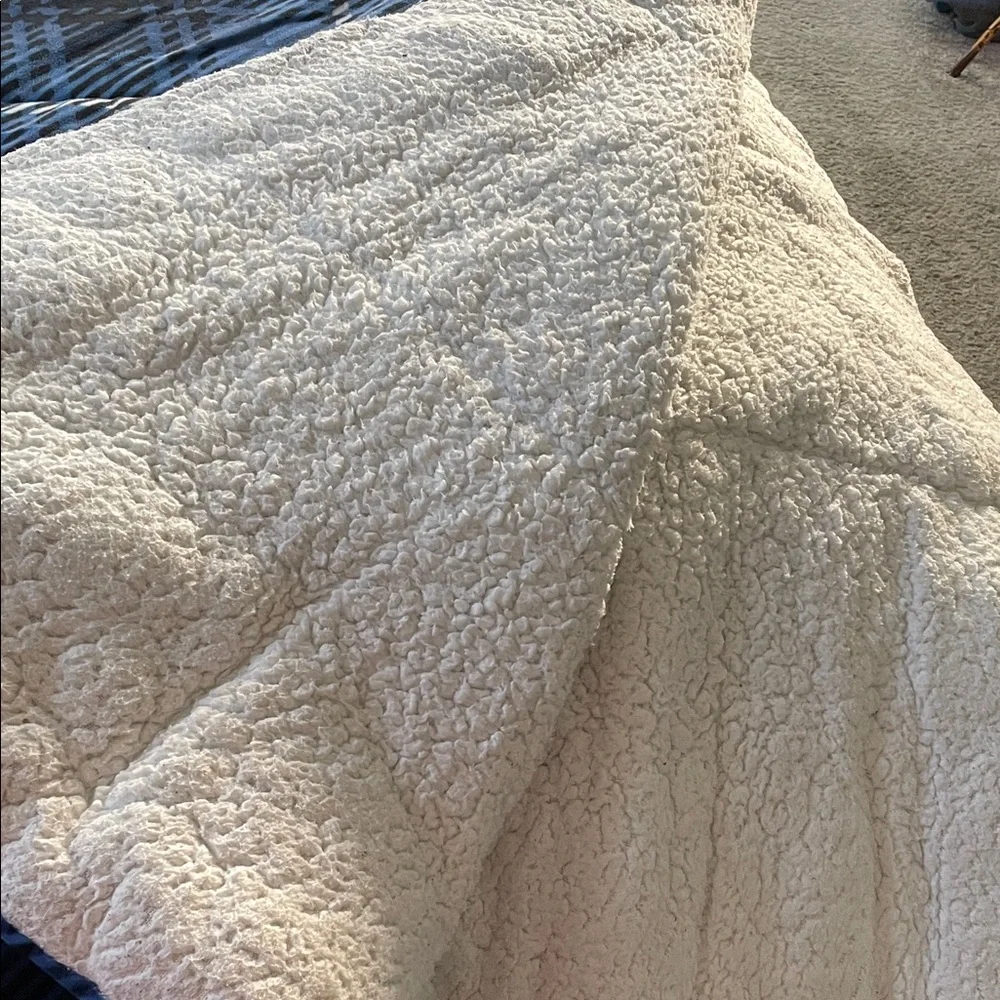 Blue and Cream flannel Plaid Sherpa comforter Blanket full size with sham